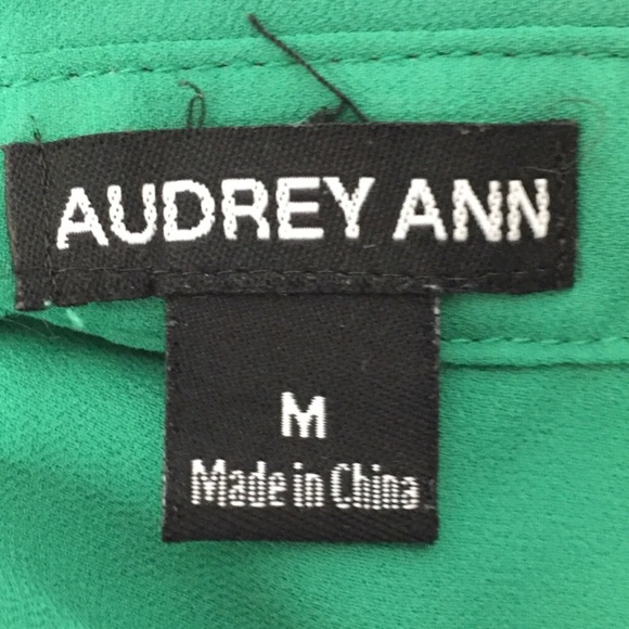Audrey Ann Slat Back Green Button Top Size M - Picture 4 of 8